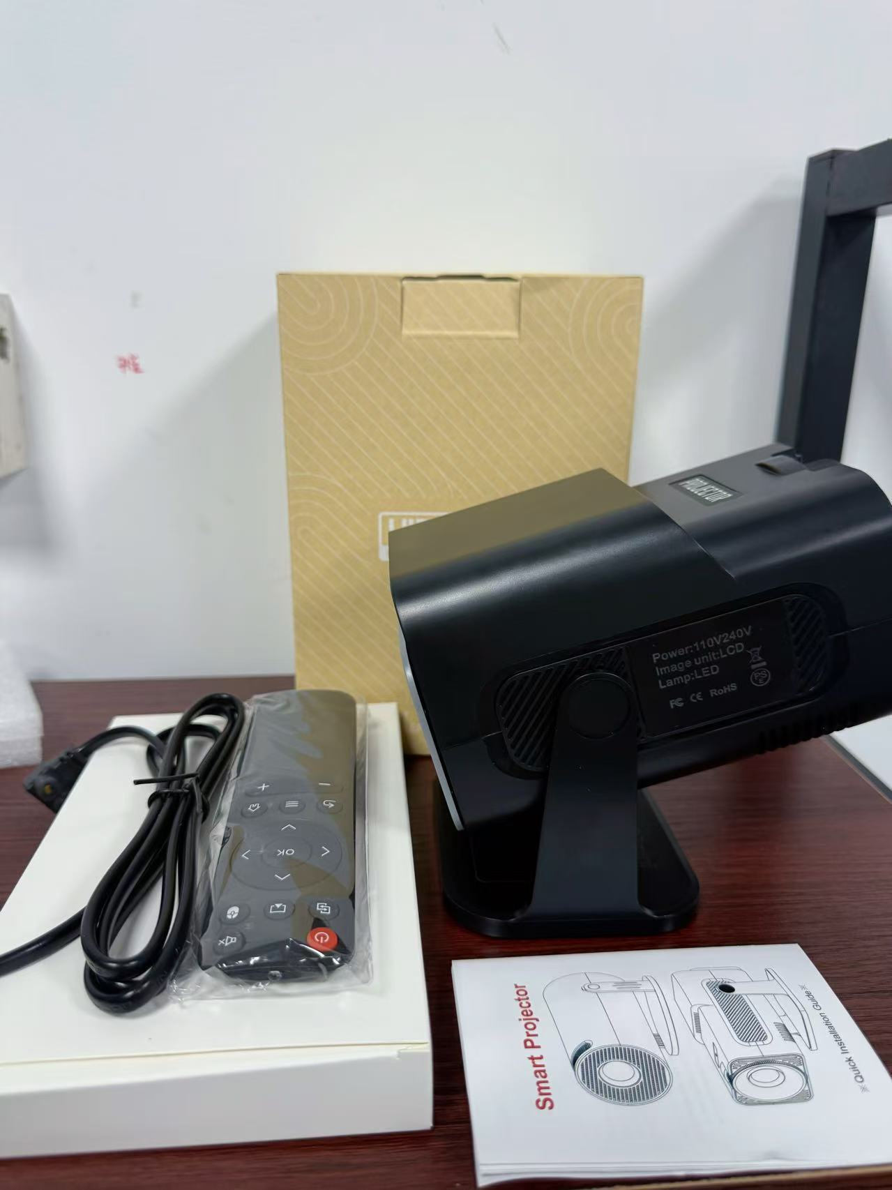 Mini projecteur HD 300 lumens transformez votre maison en cinéma !